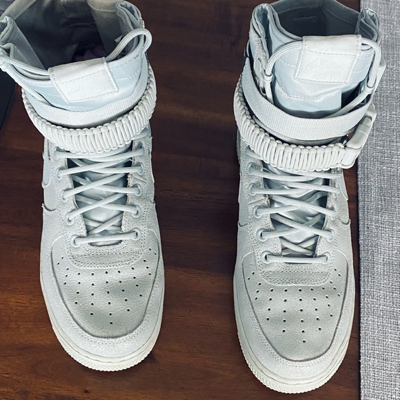 NIKE SF Air Force 1 High-Top, Women’s 9.5
Waterproof, light silver/Mica Green - Picture 9 of 11